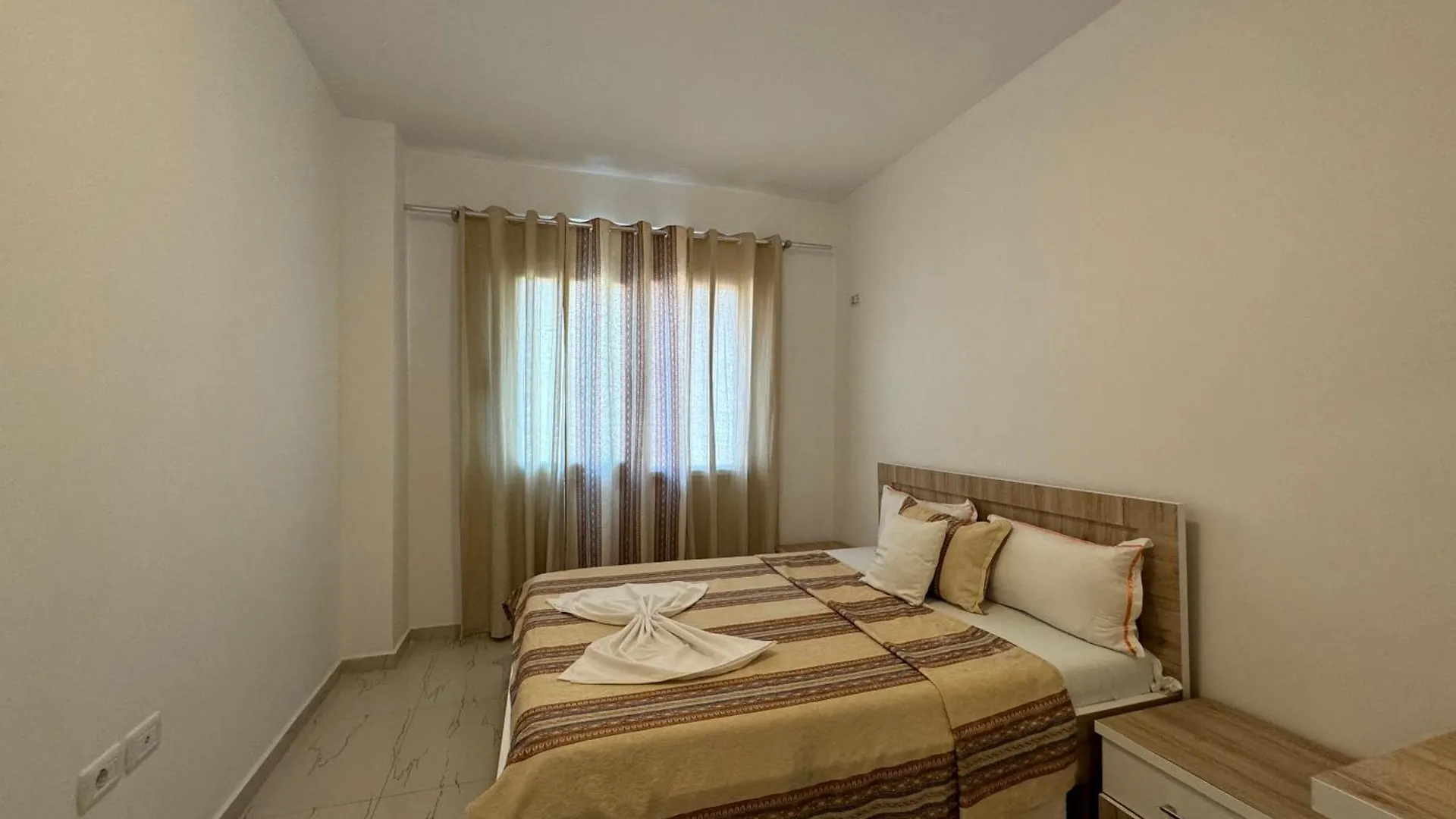 Adi'S Central Apartments Vlorë