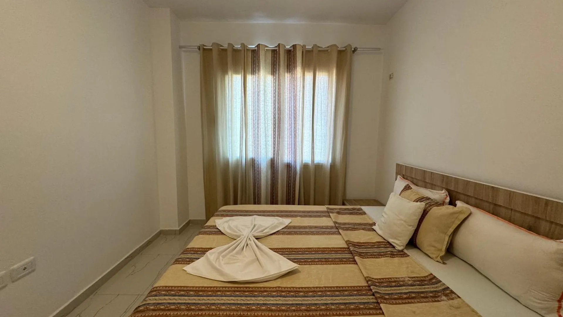 Adi'S Central Apartments Vlorë