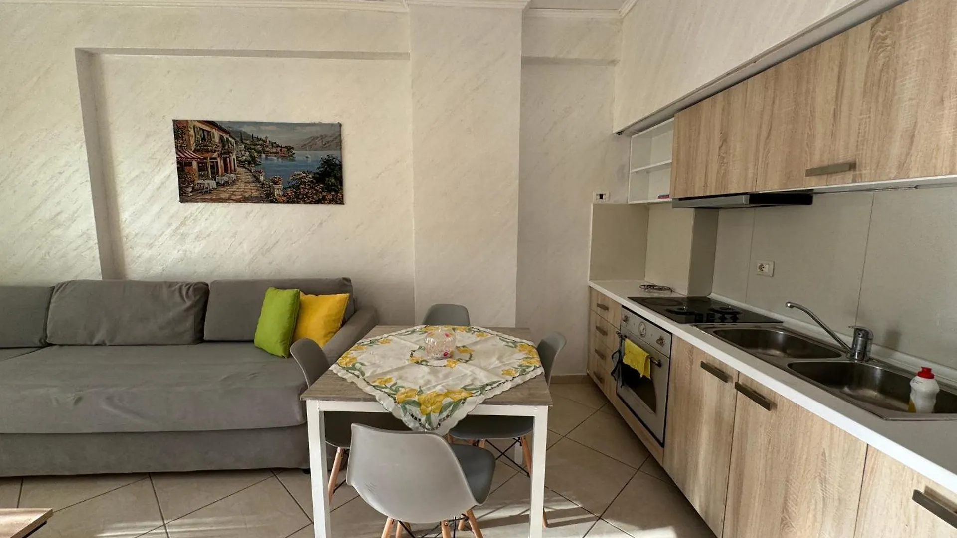 Adi'S Central Apartments Vlorë